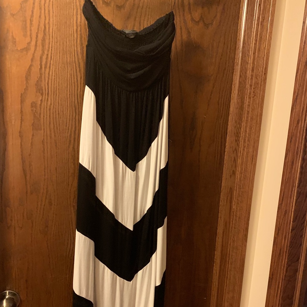 Design History Black and White Chevron Maxi Dress